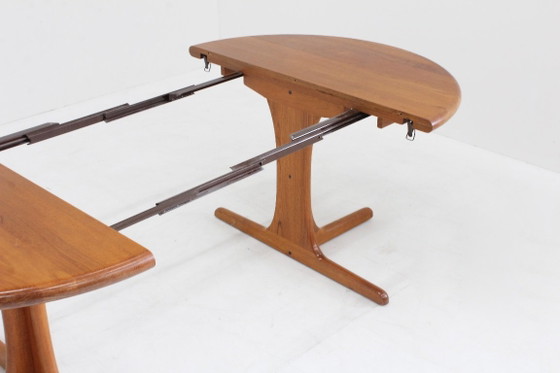Table de salle à manger ronde extensible vintage danoise en teck massif, années 1960 (photo 7 of 9)
