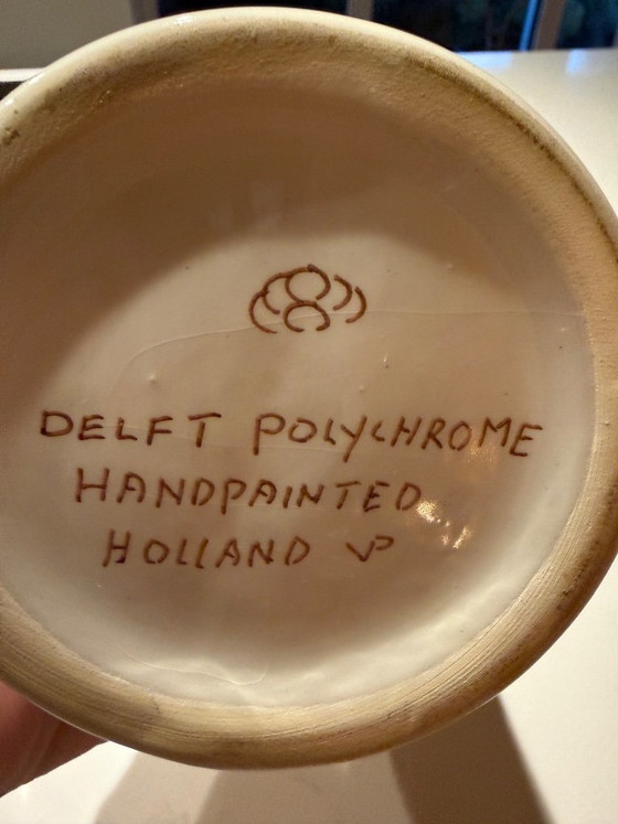 Three-Piece Hand-Painted Delft Polychrome Cabinet Set in Excellent Condition – Vases, Ceramic (photo 7 of 10)
