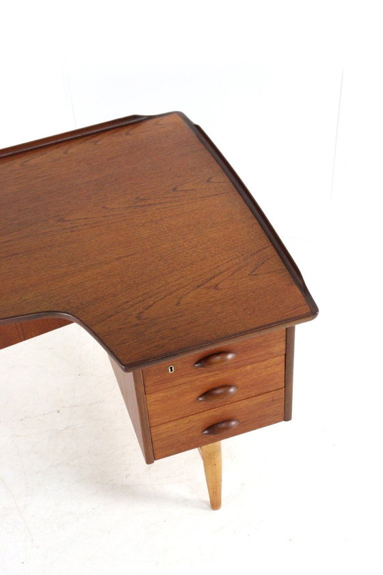 Image 1 of Peter Løvig Nielsen voor Hedensted Møbelfabrik boomerang bureau vintage 