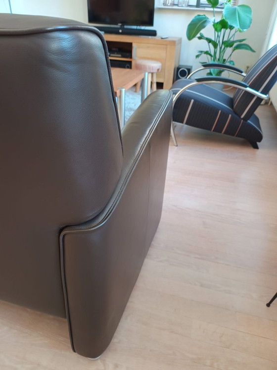 Dunkelbraunes Leder-Zweisitzer-Sofa, Topform, 2 Sitzer Sofas, Metall, Modern (Foto 3 von 6)