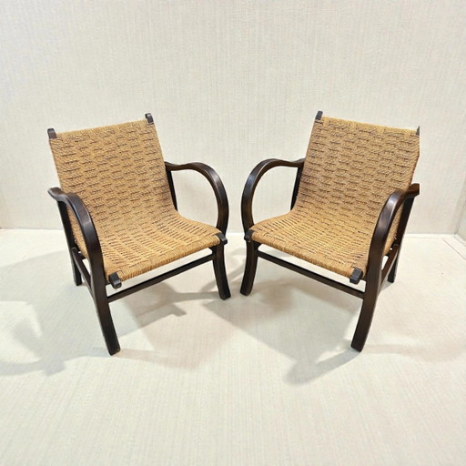 Zeldzaam! 1 van 2 identieke Erich Dieckmann originele Bauhaus fauteuil, circa 1925, gemaakt in Duitsland. Een Art Deco buighoute