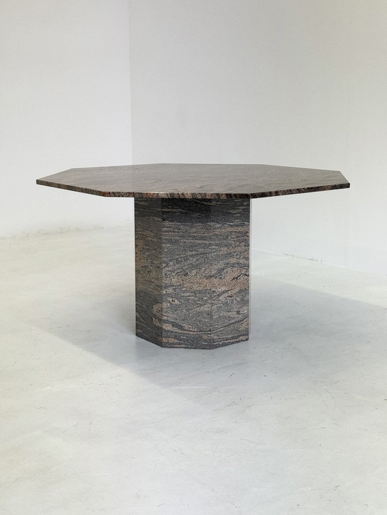 Image 1 of Table de salle à manger octogonale vintage en granit/ pierre naturelle