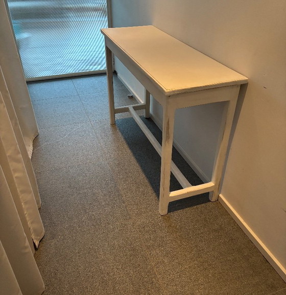 Image 1 of Mesa auxiliar alta de madera / patinada en blanco