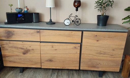 Dressoir van massief hout