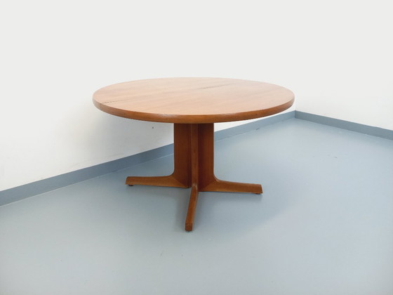 Image 1 of Table à manger ronde scandinave vintage en teck des années 60 avec rallonges