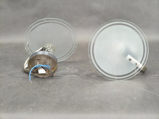 Image 1 of Een paar Tsjechische art-deco wandlampen van mat glas, jaren 1940.