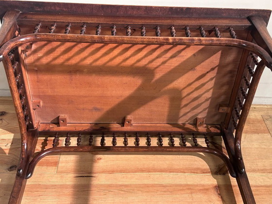 Image 1 of Tavolo in legno curvato Art Nouveau del 1900 circa (Faggio)