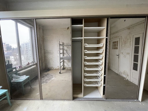 Dressing room with mirrored wardrobe