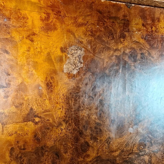 Kompakter Herrenkleiderschrank im englischen Art-Deco-Stil aus hellem Wurzelnussholz – Kleiderschränke, Wood (photo 4 of 17)