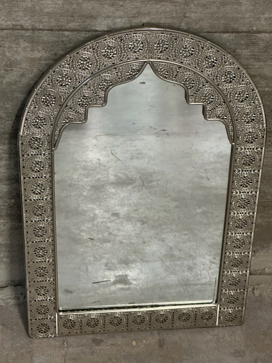 Specchio orientale in metallo traforato, 56,5 × 37 cm, Vetro, Argentato (foto 3 di 15)