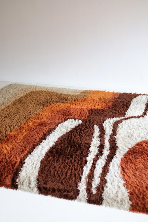 tapis au design futuriste