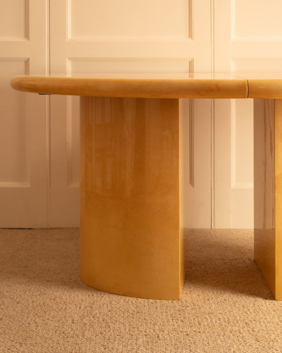 Image 1 of Table ovale en peau vernie - Italie 1960s