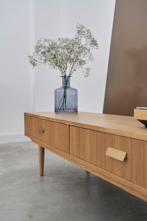 Image 1 of Buffet bas en chêne 2 tiroirs - L02