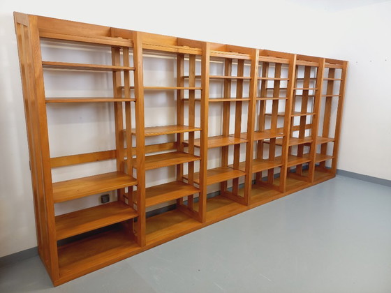 Image 1 of Grote modulaire boekenkast in 6 secties met 30 vintage grenenhouten planken uit de jaren 70 en 80.