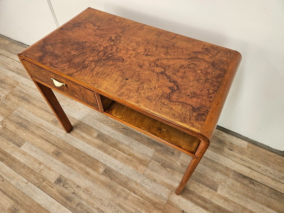 Image 1 of Schreibtisch im Art-Deco-Stil der 1950er Jahre aus Nussbaummaserholz und hellem Nussbaumholz