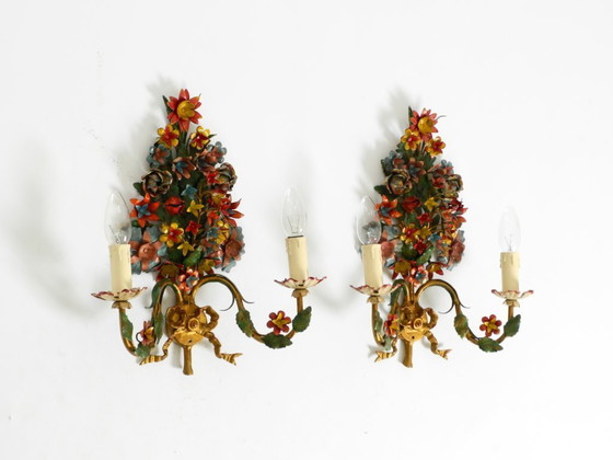 Image 1 of Une paire de magnifiques appliques murales en métal doré et peint à la main, datant des années 1960, signées Hans Möller.