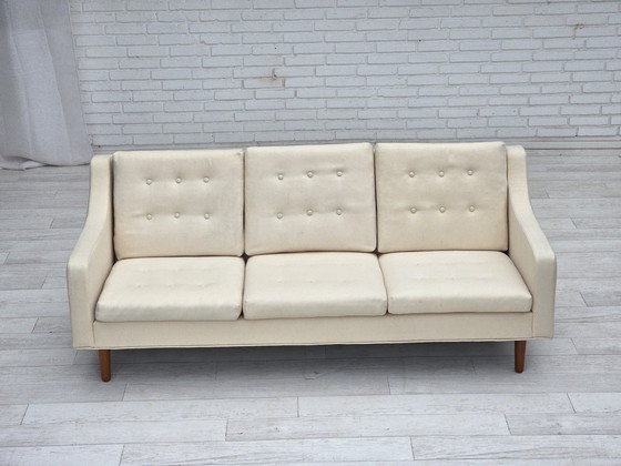 Image 1 of Sofá danés de tres plazas, años 70, lana de muebles beige/blanca, patas de madera de teca