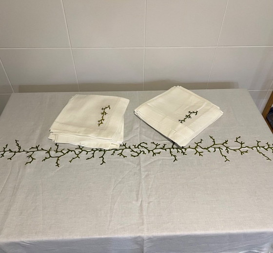 Image 1 of Tovaglia e 22 tovaglioli ricamati