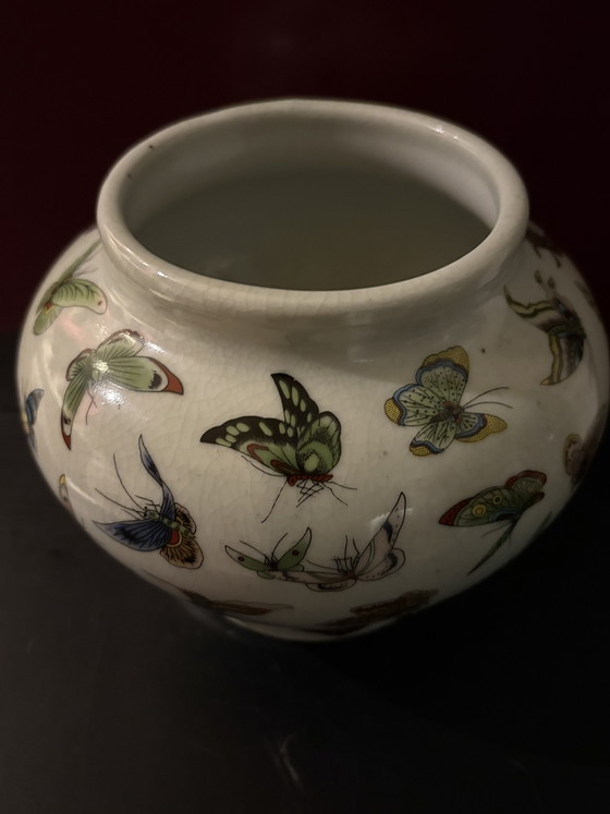 Chinese 100 Butterflies Vase Hand-Painted – Asian vases from holland, Porcelain (photo 6 of 8)