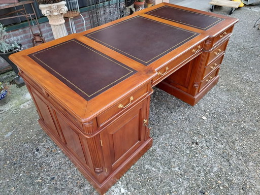 Classic English Writing Table, Desk, Partner Desk, With Leather Inlay in New Condition, Dimensions 180x90 and 76cm High
