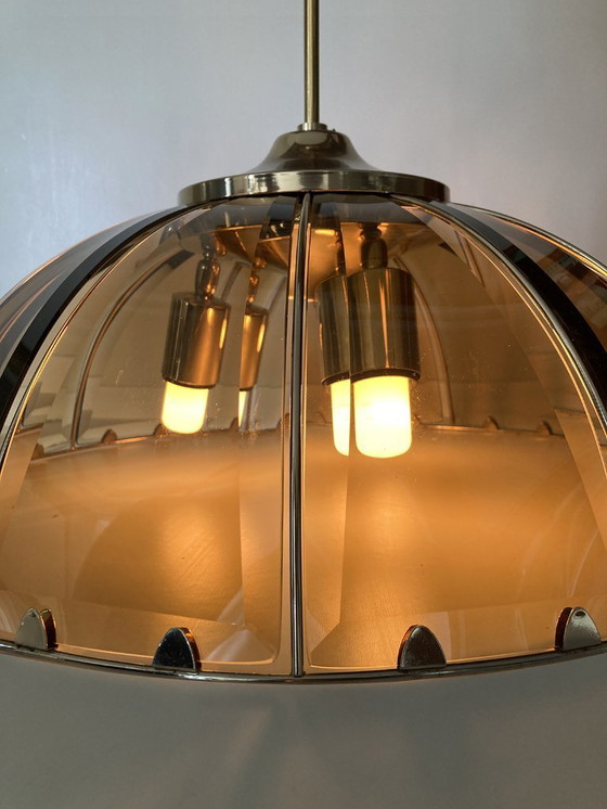 Image 1 of Lampadario a cupola in vetro e metallo dorato.1970.