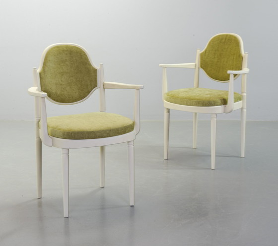 Image 1 of 2 klassieke crèmekleurige Thonet-stoelen model 644 PV met amandelgroene fluwelen bekleding van Hanno von Gustedt, jaren 60