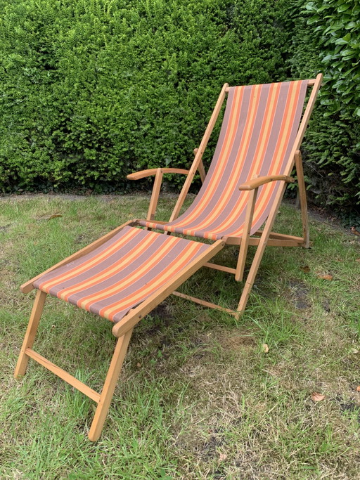 Sedia da spiaggia vintage con poggiapiedi