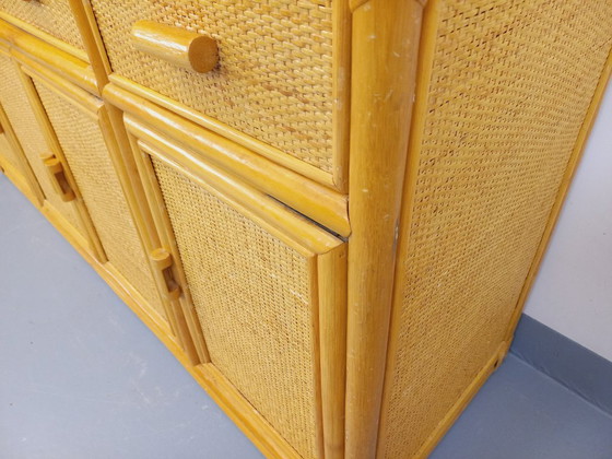 Image 1 of Vintage dressoir/opbergmeubel van rotan en gevlochten rotan uit de jaren 70.