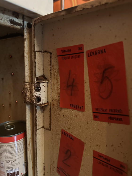 Image 1 of Vintage industriële apothekerskast / vitrinekast 