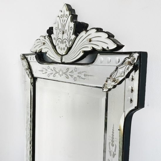 Image 1 of Miroir vénitien ancien, verre gravé, motif floral, années 1900