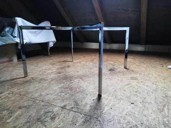 Image 1 of &quot;Tavolino da caffè Barcellona&quot; di Mies van der Rohe, progettato nel 1929 per Villa Tugendhat