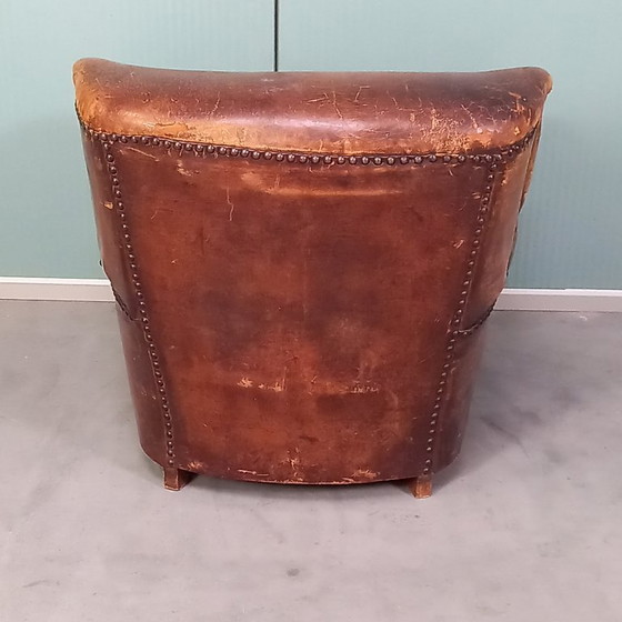 Image 1 of Poltrona in pelle borchiata del XIX secolo