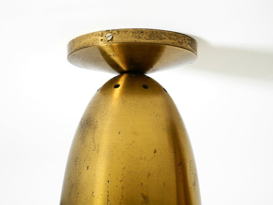 Image 1 of Une paire de grands plafonniers originaux en laiton, de style moderne du milieu du siècle.