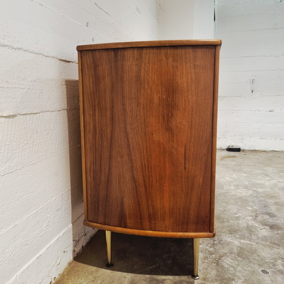 Image 1 of Credenza Fristho di William Watting, in noce e ottone, anni '50.