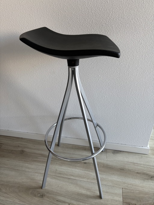 2 Gimlet barkrukken van Jorge Pensi voor Mobles in uitstekende staat