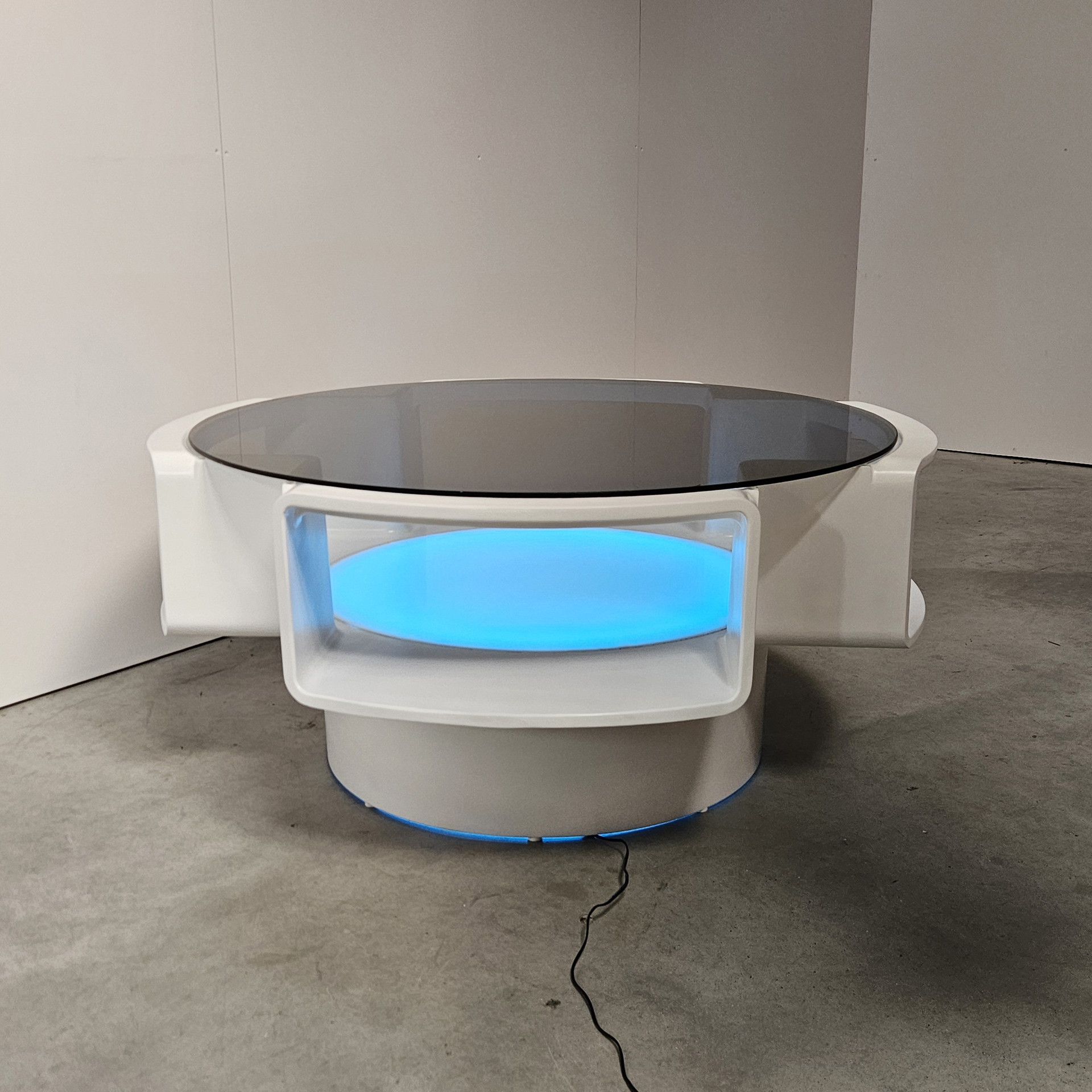 Space Age coffee table Curver, illuminated | €1,895 | Whoppah