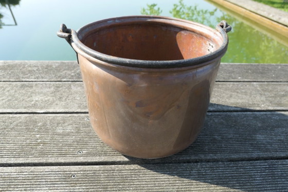 Vintage Copper Kettle with Iron Handle – Decorative Objects (photo 9 of 11)