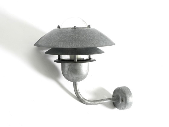 Image 1 of Prachtige Deense Nordlux buitenlamp uit de jaren 90, gemaakt van gegalvaniseerd staal met een glazen kap.