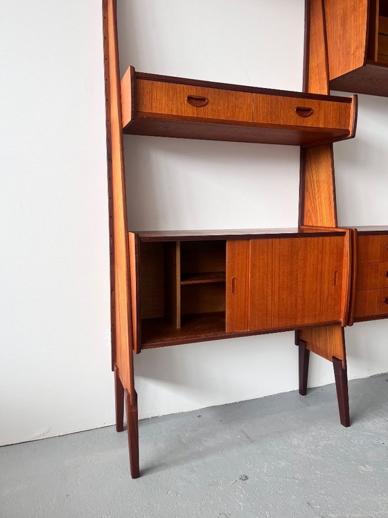 Image 1 of Librería modular escandinava «Panto», Noruega, década de 1960, teca de mediados de siglo.