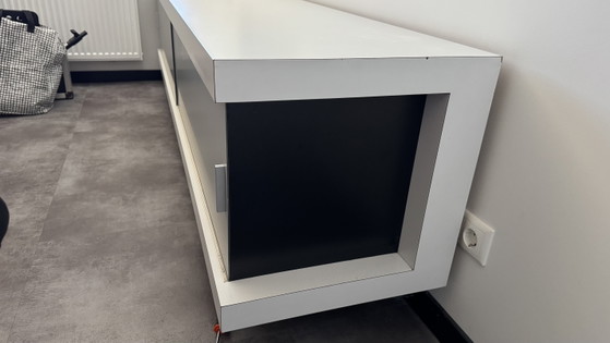 Image 1 of Castelijn sideboard d242 white with aluminium doors and black side panels