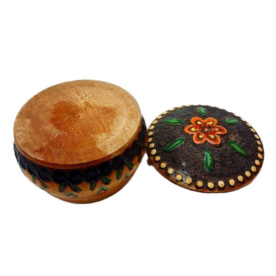 Image 1 of Kleine vintage pyrografie en beschilderde houten doos