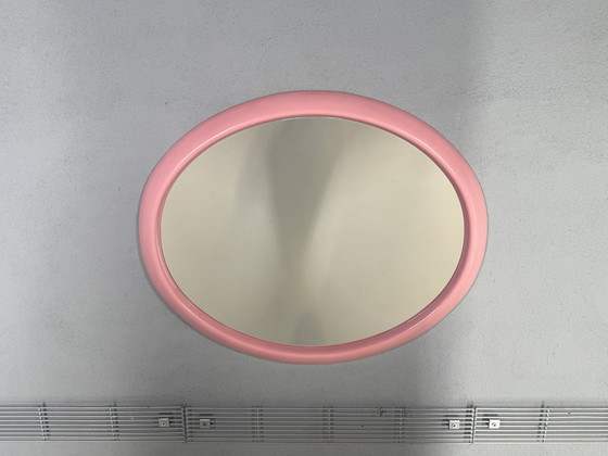 Image 1 of Miroir ovale à rosace des années 1970 - le charme à l'état pur !