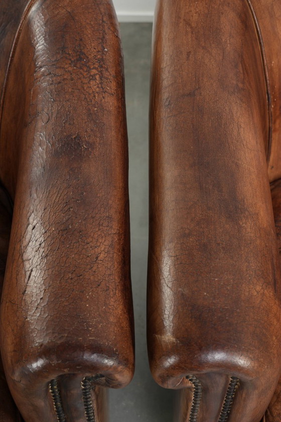 Image 1 of 2 fauteuils club vintage en peau de mouton, au look superbe et à l'assise confortable.