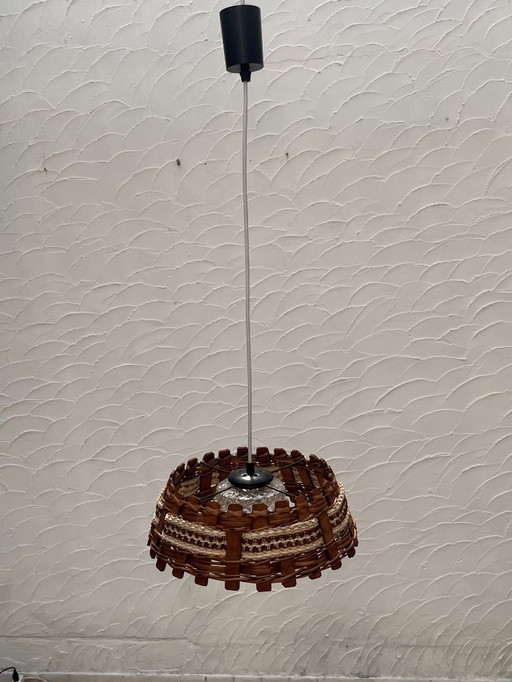 Suspension en bois et osier