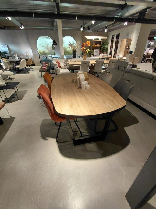 Mesa de comedor Avalox de Henders & Hazel