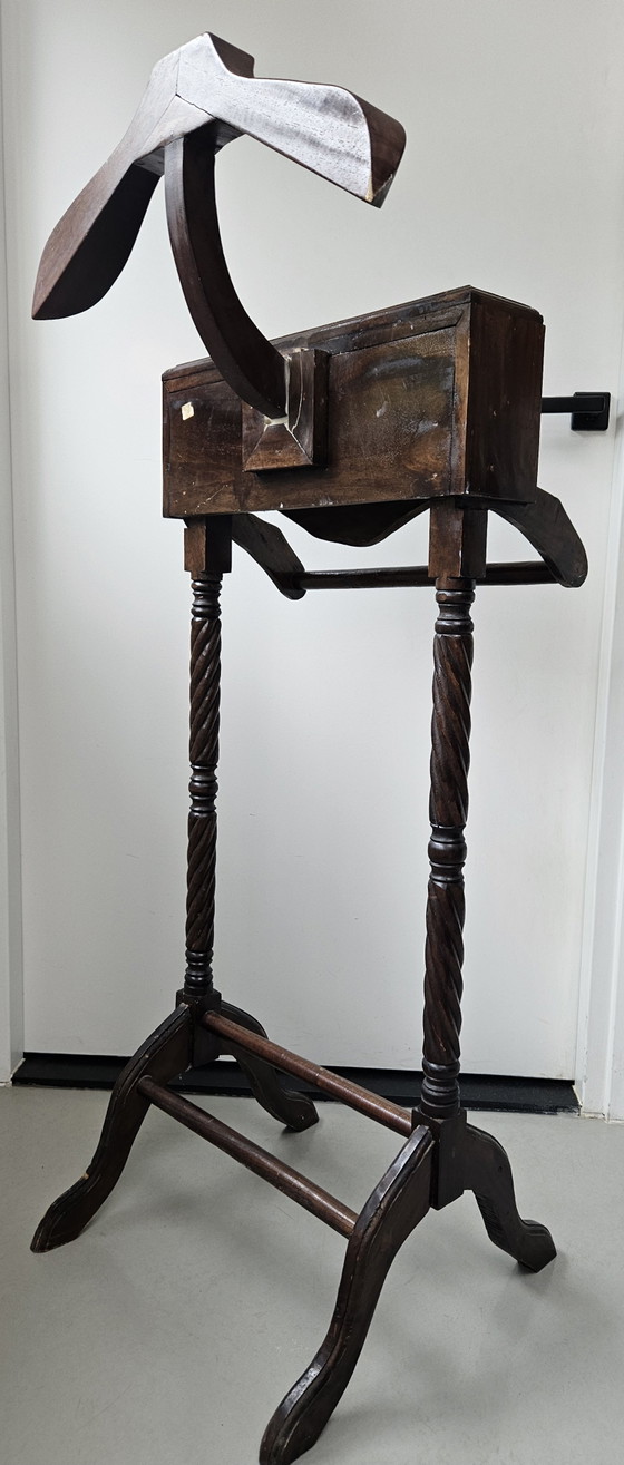 Image 1 of Klassieke Engelse Dressboy Valet stand Victoriaanse stijl