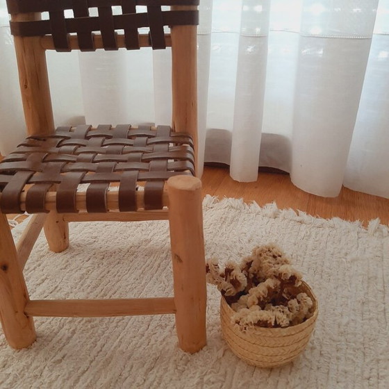 Image 1 of Silla pequeña de madera y cuero