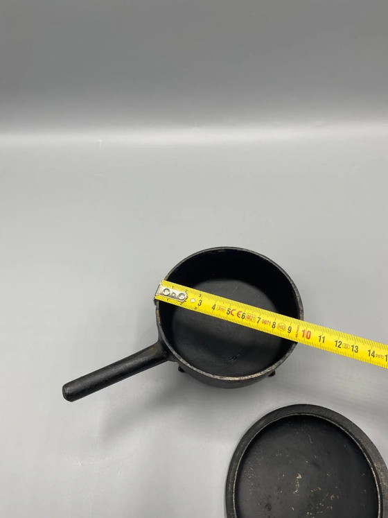 Small Black Cast Iron Tripod Pot, Long Handle, Rustic Style – Decorative Objects, Metal (photo 3 of 5)