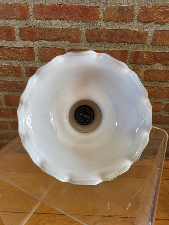 Image 1 of Lampada a sospensione vintage in opalina con pieghe in massiccio marrone