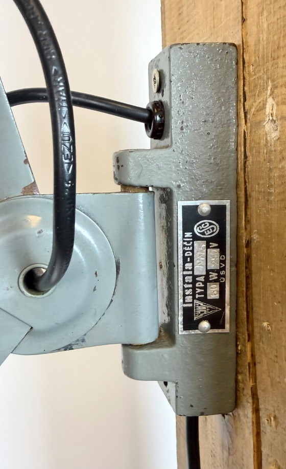 Image 1 of Grijze industriële wandlamp met flexibele arm van Elektroinstala, jaren 60.